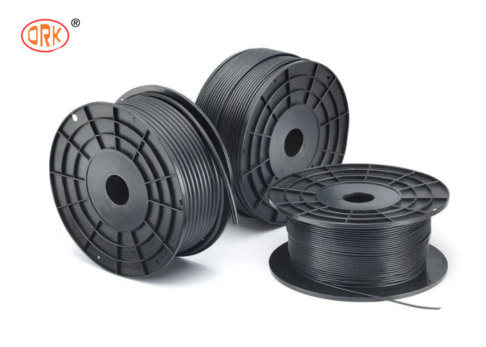 De zwarte van het de Uitdrijvingsprofiel van EPDM Stevige Weerstand van het de Strook Uitstekende Water Rubbero Ring Cord